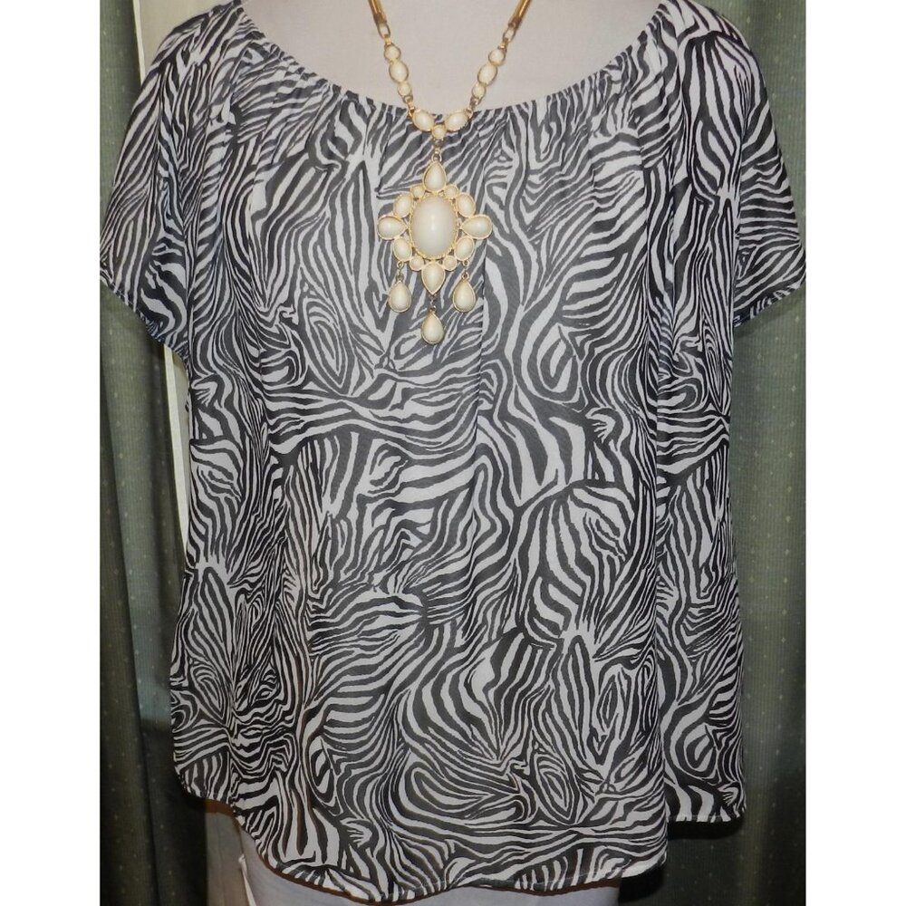 Vince Camuto size 2X zebra print pull over top plus size women's